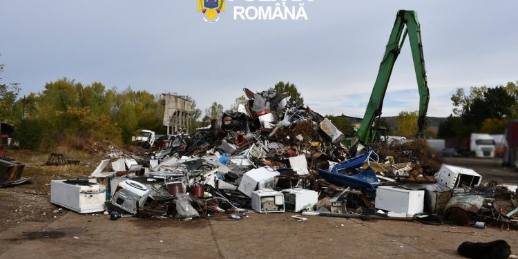 DEPOZIT ILEGAL DE DEȘEURI LA ANINOASA! 100 DE TONE DESCOPERITE, DOSAR PENAL ȘI AMENDĂ DE 25.000 DE LEI