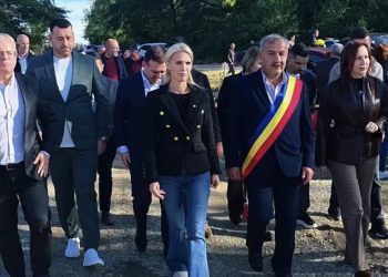 Luciana Cristea, vicepreședinta CJD Dâmbovița, alături de comunitatea din Valea Lungă, de Sfânta Cuvioasă Parascheva