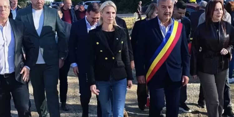 Luciana Cristea, vicepreședinta CJD Dâmbovița, alături de comunitatea din Valea Lungă, de Sfânta Cuvioasă Parascheva