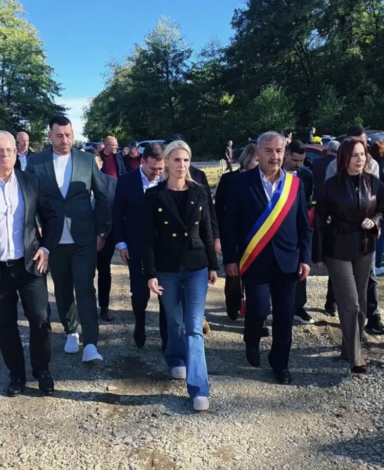 Luciana Cristea, vicepreședinta CJD Dâmbovița, alături de comunitatea din Valea Lungă, de Sfânta Cuvioasă Parascheva