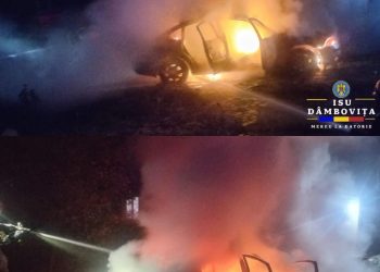 Autoturism cuprins de flăcări în toiul nopții, în comuna Voinești