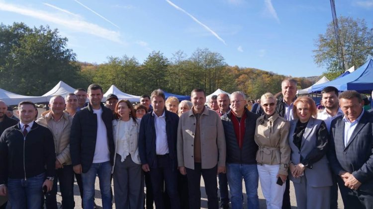 Corneliu Ștefan, alături de producătorii locali la Târgul de Sfântul Dumitru de la Fieni